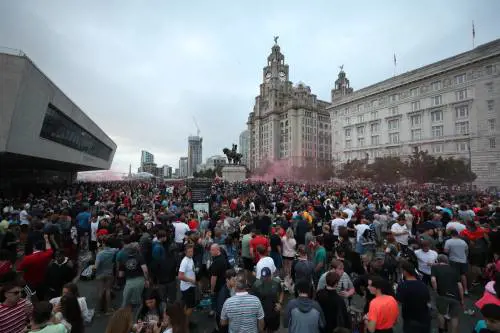 Liverpool re d'Inghilterra. È il riscatto della storia sui nuovi ricchi del calcio