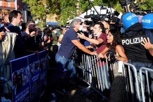 Salvini all'attacco: "Non ho paura di tornare a Mondragone"
