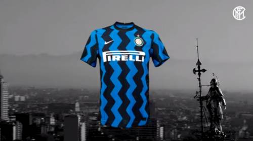 Inter, la nuova maglia a zig-zag scatena le proteste social dei tifosi