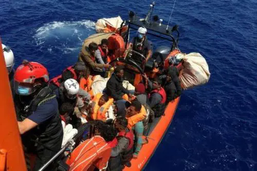 Clandestini all'assalto dell'Italia: sbarchi a raffica su tutte le coste