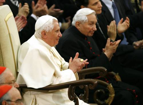Ratzinger rinuncia all'eredità del fratello Georg: dona tutto alla Chiesa
