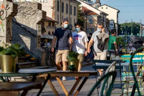 Invasione tavolini all'aperto. E alcuni potranno rimanere