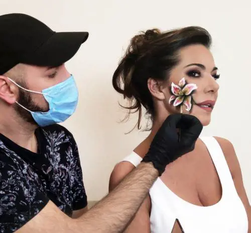 Fiori ed effetti speciali: Luca Luce, make up artist che dipinge il trucco in 3D