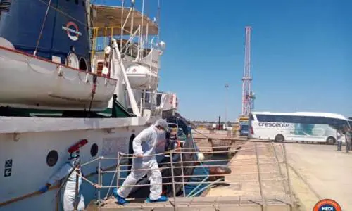Il panico nella perla del turismo: "Dove sono i migranti col virus?"