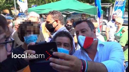 Salvini asfalta la Lucarelli: "Così butti tuo figlio in pasto ai giornali"