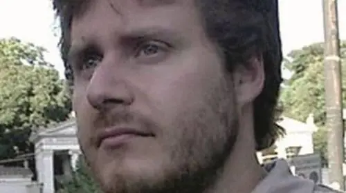 Prof trovato morto in cantiere: caso riaperto. Il giudice: "Bisogna indagare sulla moglie"