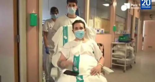 "Ora ho segni indelebili". L'incubo del giovane contagiato