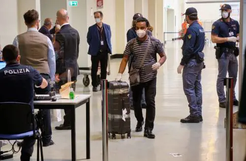 Bengalese a lavoro con Covid: scatta allarme focolaio a Roma