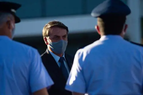 Bolsonaro è positivo al Covid: "Ma non ho già più la febbre..."