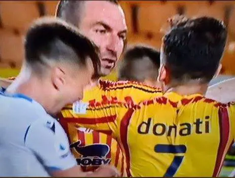 La Lazio adesso perde la testa: volano pure i morsi in campo