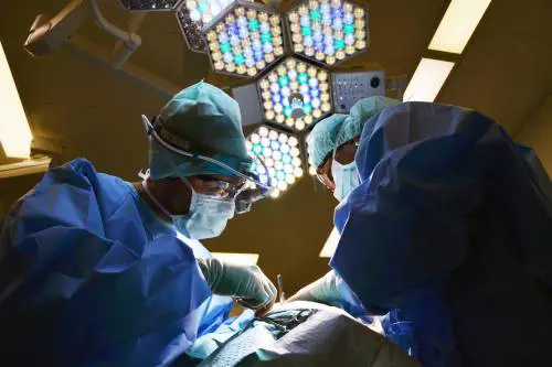 Recisero l'aorta a un bambino di dieci mesi. Tre medici a processo per omicidio colposo