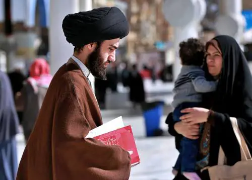 Quel premier schiacciato nella morsa di Usa e Iran