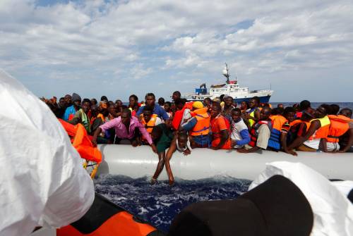 Pronta altra nave quarantena: ora è allarme migranti positivi