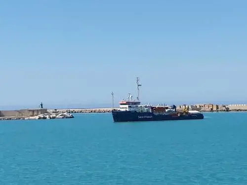 "Adesso fateci sbarcare". L'Ong vuole il porto spalancato