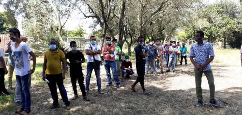 Ancora infetti tra i bengalesi: terrore per i controlli flop