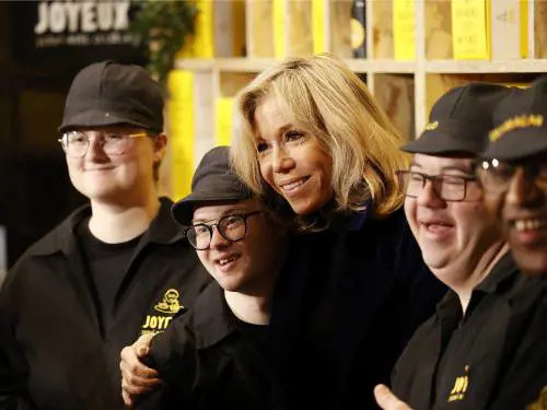 Il Belgio: "È in arrivo uno tsunami". E in Francia Lady Macron si isola