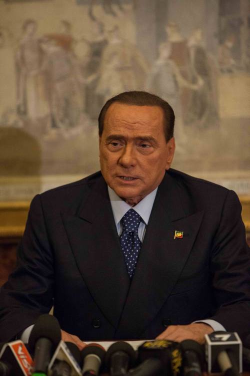 Berlusconi affonda De Luca. "Sistema di potere sovietico"