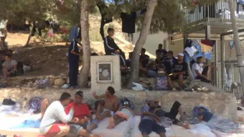 Migranti, emergenza sanitaria: "Qui fuggono, c'è un piano..."