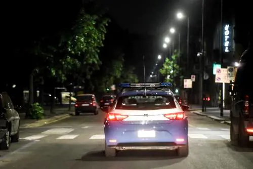 Milano, giovane accoltellato su un bus da gang sudamericana