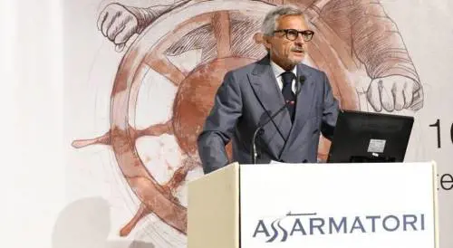 "Continuiamo a portare gli italiani sulle isole. Ma nessuno ci aiuta"