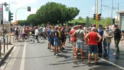 I manifestanti per le strade di Amantea