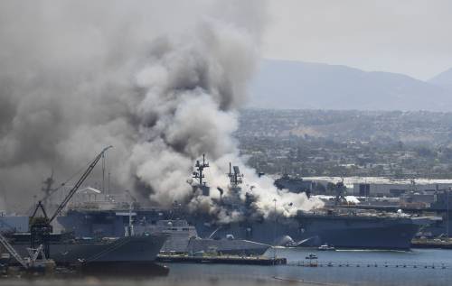San Diego, esplosione sulla Uss Bonhomme Richard: fuori uso nave della Marina