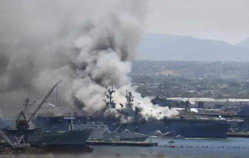 San Diego, esplosione sulla Uss Bonhomme Richard: fuori uso nave della Marina