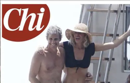La Marcuzzi si mostra col marito ma ai social non sfugge un dettaglio