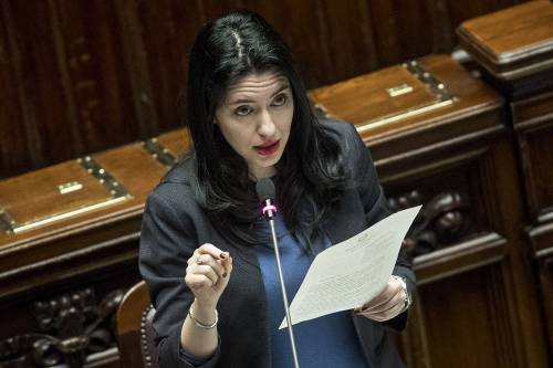 La Azzolina: "Io attaccata perché donna". Salvini: "No, perché sei incapace"