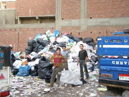 La città dell'immondizia che rifiuta di arrendersi