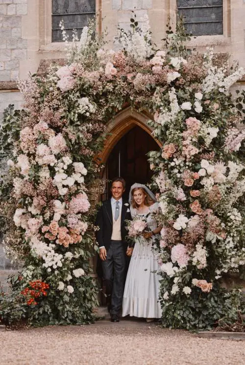 Principessa Beatrice, matrimonio con il vestito in prestito
