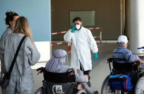 Allarme contagi dall'Albania: Rossi vuole bloccare gli aerei