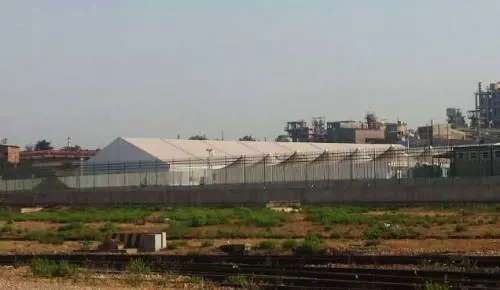 Taranto, immigrati fuggono dall'hotspot: è allarme Covid