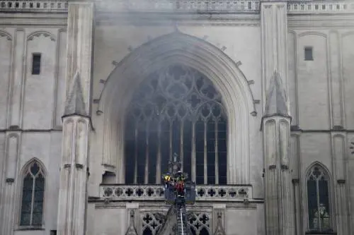 Incendio in cattedrale: fermato un ruandese