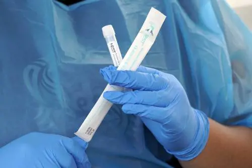 Test per studenti e professori. Ma la sicurezza è "a campione"