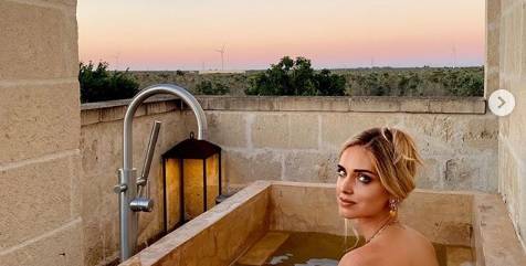 "Perché ti fai fotografare cosi?". Nel mirino una foto bollente di Chiara Ferragni 