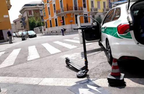 Cade con il monopattino, gravissimo all'ospedale