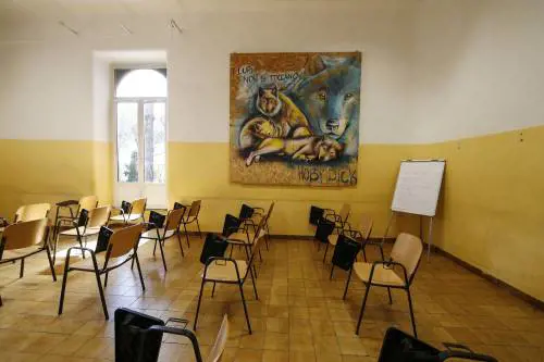 Banchi e sedute per le scuola, produrli entro il 31 agosto è una "missione impossibile"