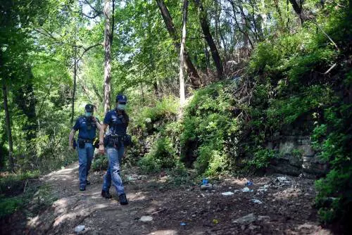 Milano, violenza sessuale al Monte Stella: fermato 24enne africano