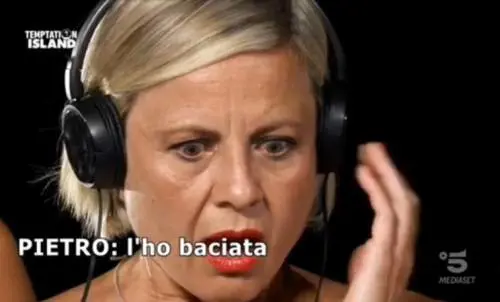 "L'ho baciata", Pietro Delle Piane tradisce Antonella Elia. Poi si pente: "Che disastro"