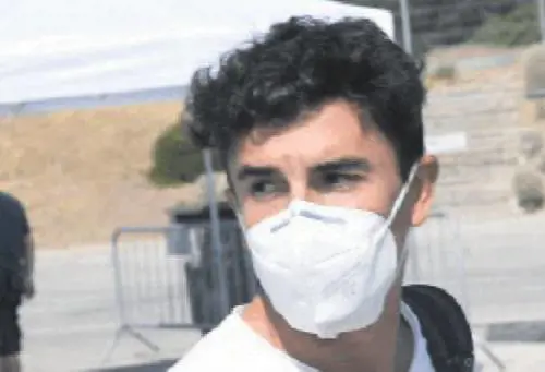 Marquez fa le flessioni sul braccio rotto e i medici gli danno l'ok