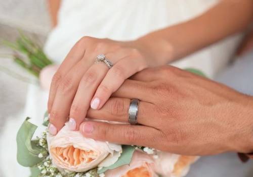 Finti matrimoni per ottenere i permessi di soggiorno: 8mila euro per sposare un italiano