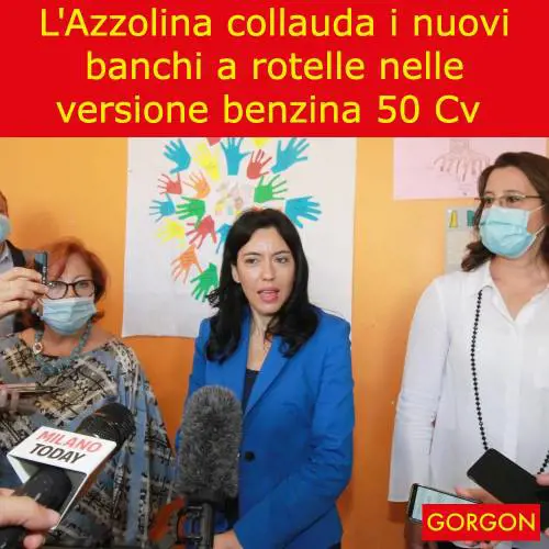 Ecco la satira del giorno: Azzolina prova i banchi