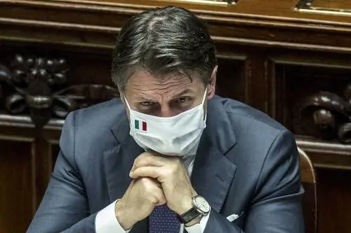 Conte si proroga i poteri: "Stato di emergenza fino a ottobre"