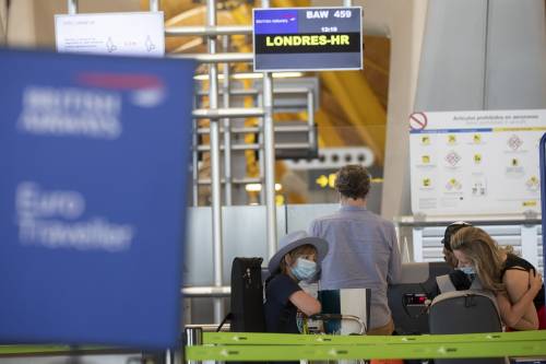 Londra, turisti nel caos. Imposta la quarantena a chi torna dalla Spagna