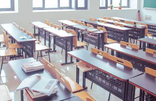 Mascherine, quarantena e tamponi: le regole per il ritorno a scuola