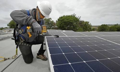 Ristrutturazioni, caldaie, pannelli solari: c'è l'ok per le case green | Cosa cambia