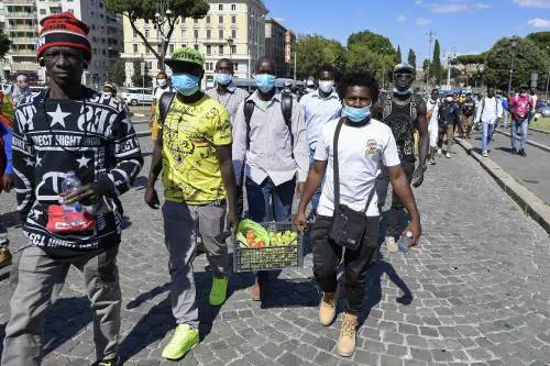 Maxi focolaio tra i migranti a Treviso: 133 positivi nell'ex caserma Serena