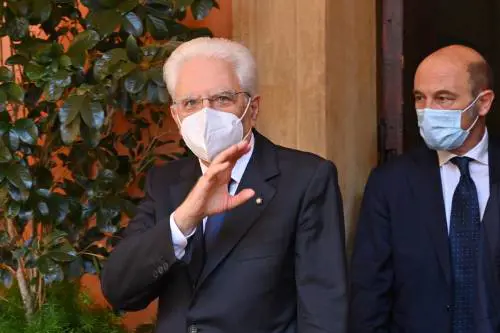 Mattarella: "Non si rimuove il dolore. Mettete la mascherina è libertà"