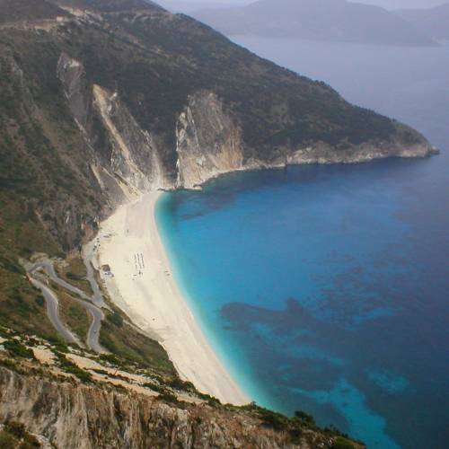 Travolto da frana sulla spiaggia in Grecia: 45enne in fin di vita